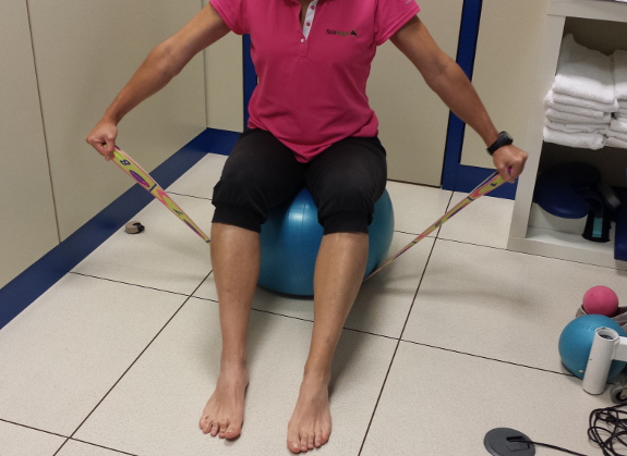Su fisioterapeuta le mostrará cómo debe realizar ejercicios para mantener el equilibrio.