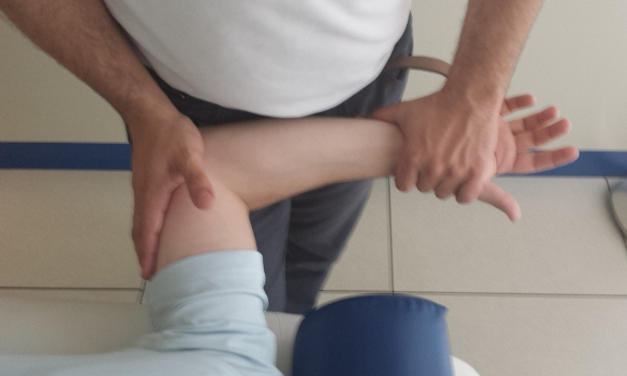 Los masaje y ejercicios son fundamentales en el día a día de las personas con ataxias.